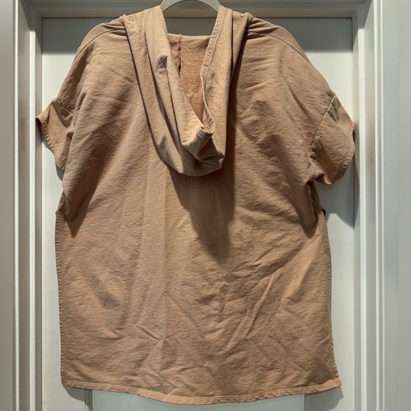 WILD FABLE Unique Casual Tan Hooded Top Shortsleeved Slits on Sides Athleisure - Picture 6 of 14